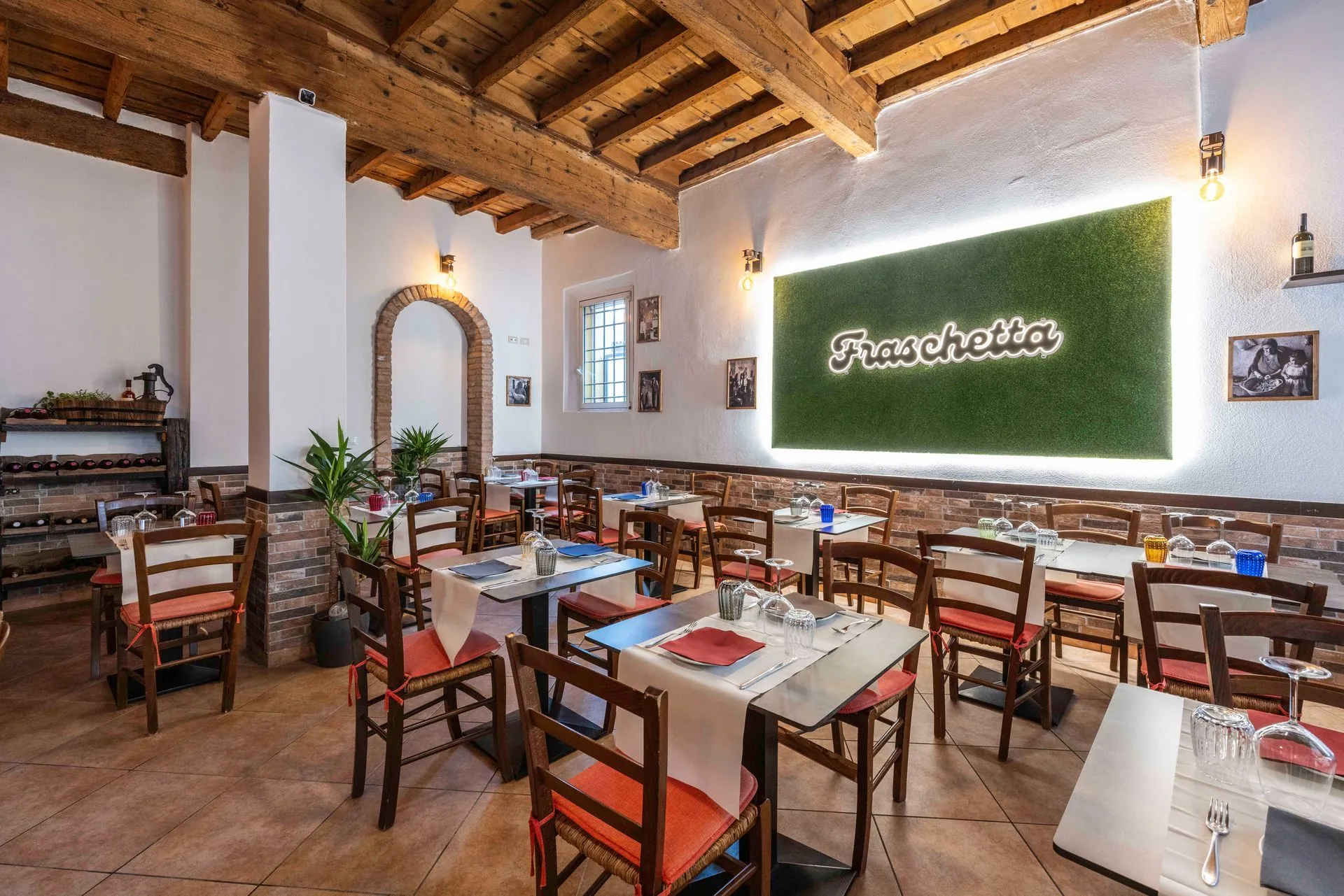 Interno del ristorante Fraschetta a Ferrara
